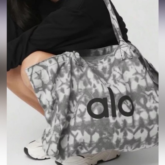 New Alo yoga large tote authentic NWT - Picture 6 of 7